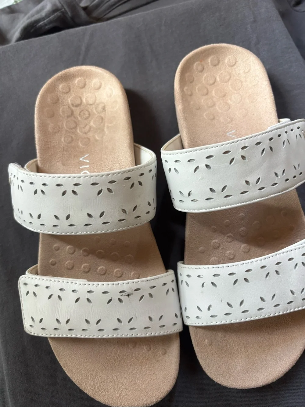 Vionic Women's White Double-Strap Perforated Slide Sandals size 8